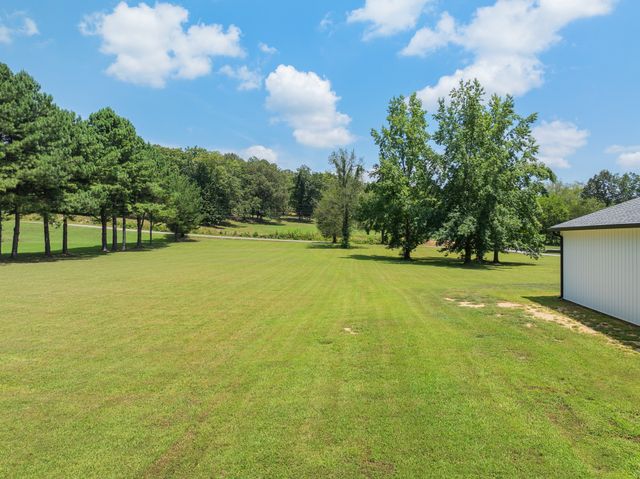 954 Old Perryville Rd, Parsons, TN 38363