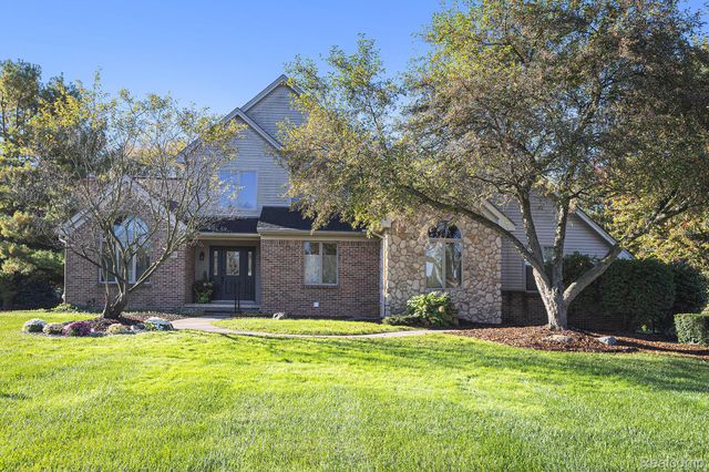 8620 Southridge Drive, Hartland Township, MI 48843