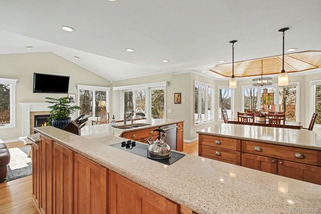 8620 Southridge Drive, Hartland Township, MI 48843