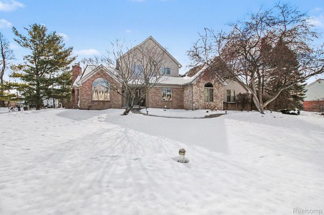 8620 Southridge Drive, Hartland Township, MI 48843