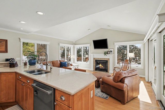 8620 Southridge Drive, Hartland Township, MI 48843