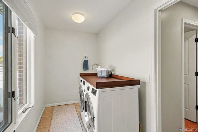 8620 Southridge Drive, Hartland Township, MI 48843