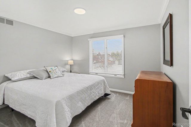 8620 Southridge Drive, Hartland Township, MI 48843