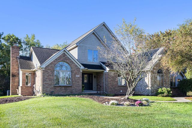 8620 Southridge Drive, Hartland Township, MI 48843