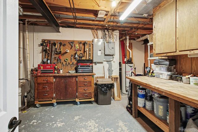 8620 Southridge Drive, Hartland Township, MI 48843