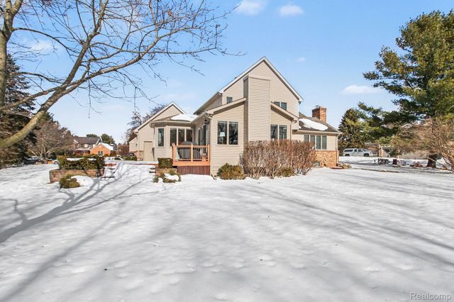 8620 Southridge Drive, Hartland Township, MI 48843