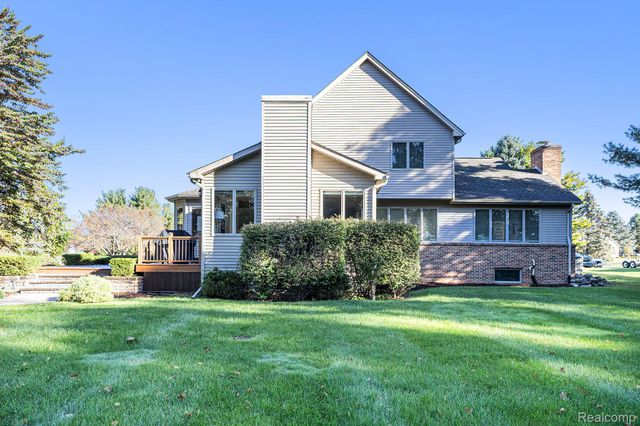 8620 Southridge Drive, Hartland Township, MI 48843