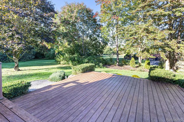 8620 Southridge Drive, Hartland Township, MI 48843