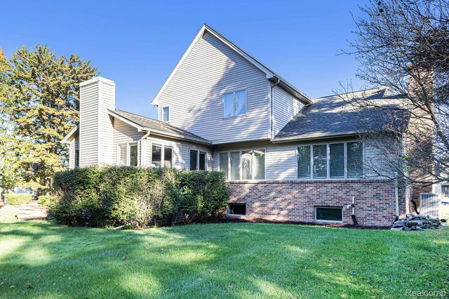 8620 Southridge Drive, Hartland Township, MI 48843