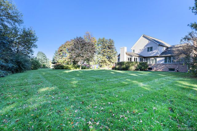 8620 Southridge Drive, Hartland Township, MI 48843