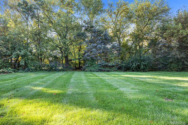 8620 Southridge Drive, Hartland Township, MI 48843