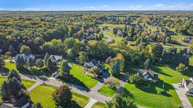 8620 Southridge Drive, Hartland Township, MI 48843