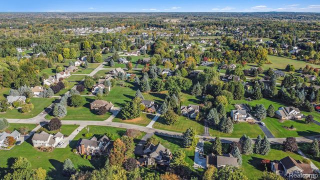 8620 Southridge Drive, Hartland Township, MI 48843