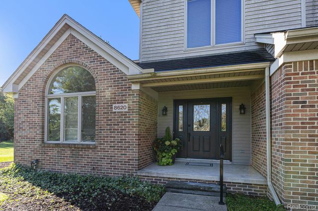 8620 Southridge Drive, Hartland Township, MI 48843