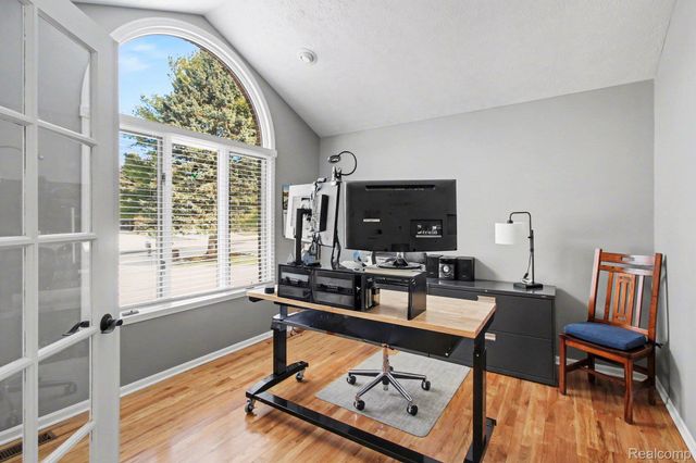 8620 Southridge Drive, Hartland Township, MI 48843