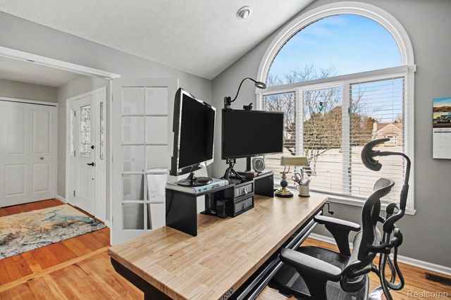 8620 Southridge Drive, Hartland Township, MI 48843