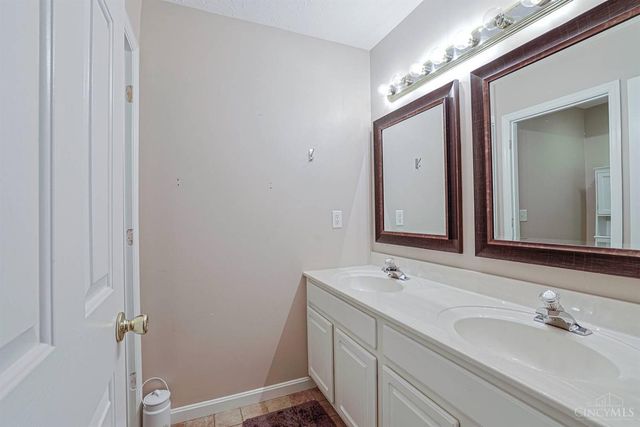 1094 Valley Wood Drive, Union Twp, OH 45103