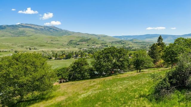 Schofield Street, Ashland, OR 97520