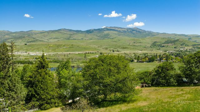 Schofield Street, Ashland, OR 97520