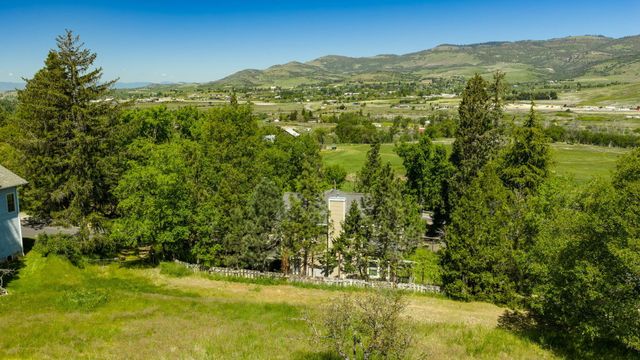 Schofield Street, Ashland, OR 97520