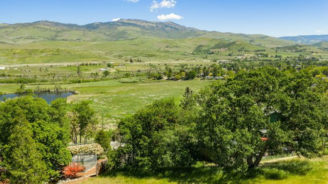 Schofield Street, Ashland, OR 97520