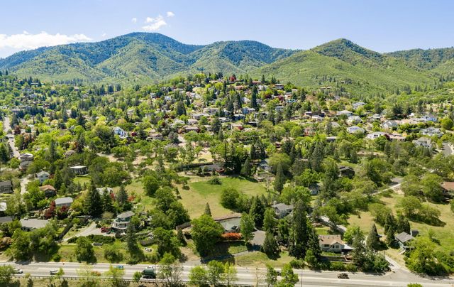 Schofield Street, Ashland, OR 97520
