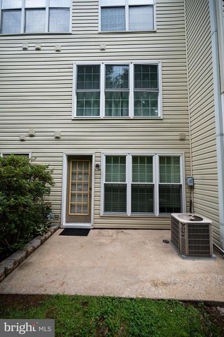 46946 COURTYARD SQ, Sterling, VA 20164