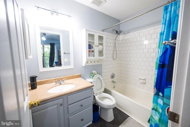 46946 COURTYARD SQ, Sterling, VA 20164