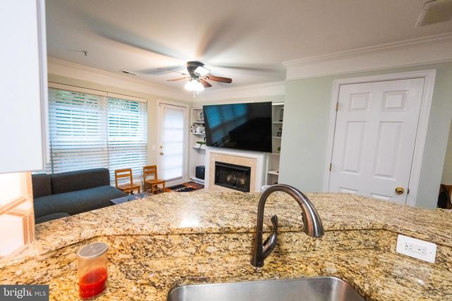 46946 COURTYARD SQ, Sterling, VA 20164