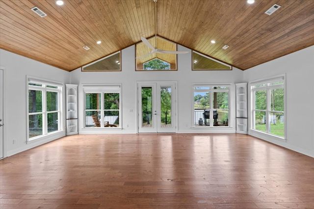 106 Lakeview Lane, Headland, AL 36345