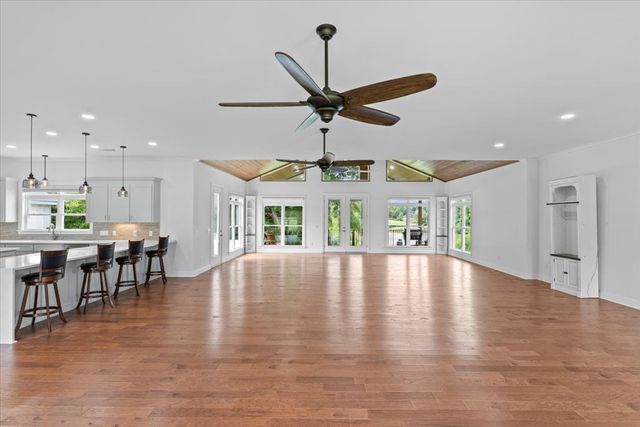 106 Lakeview Lane, Headland, AL 36345