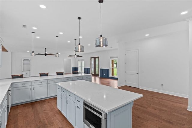 106 Lakeview Lane, Headland, AL 36345