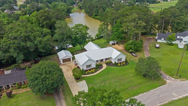 106 Lakeview Lane, Headland, AL 36345