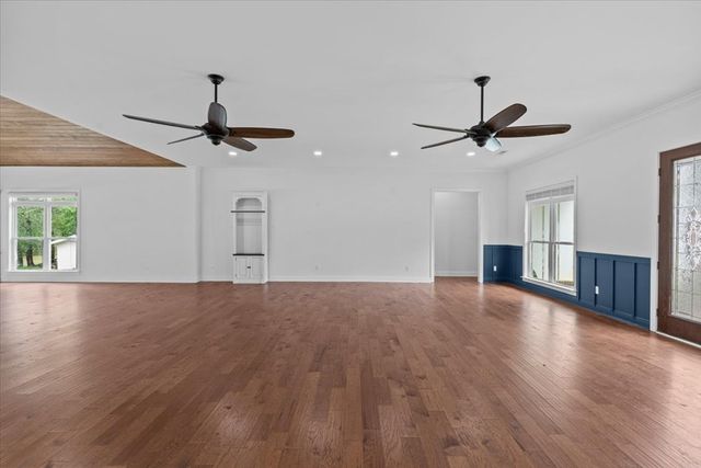 106 Lakeview Lane, Headland, AL 36345
