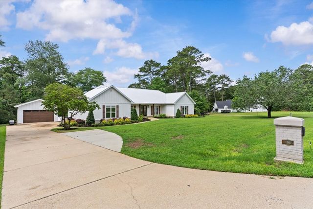 106 Lakeview Lane, Headland, AL 36345