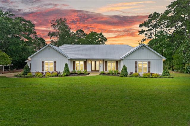 106 Lakeview Lane, Headland, AL 36345