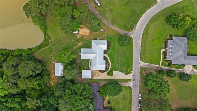 106 Lakeview Lane, Headland, AL 36345