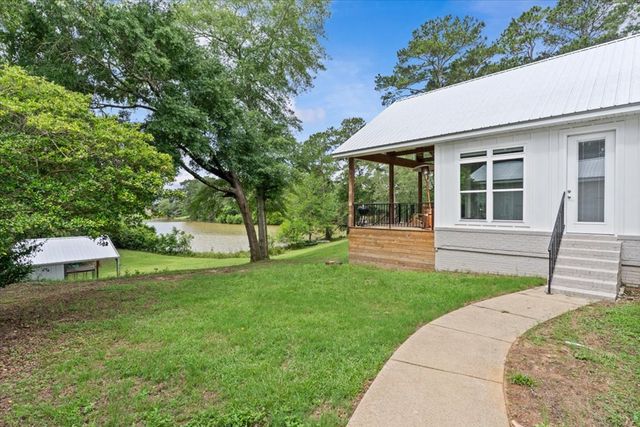 106 Lakeview Lane, Headland, AL 36345