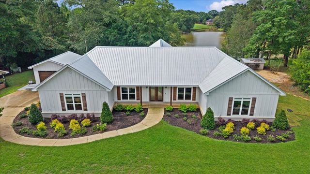 106 Lakeview Lane, Headland, AL 36345
