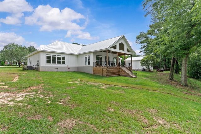 106 Lakeview Lane, Headland, AL 36345