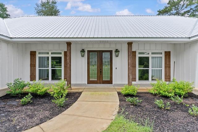 106 Lakeview Lane, Headland, AL 36345