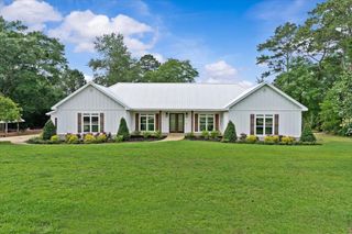 106 Lakeview Lane, Headland, AL 36345