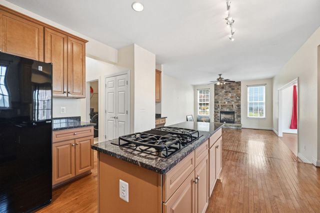 3311 MCCORKLE CT, Triangle, VA 22172