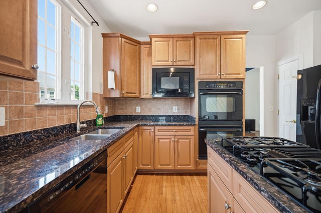 3311 MCCORKLE CT, Triangle, VA 22172