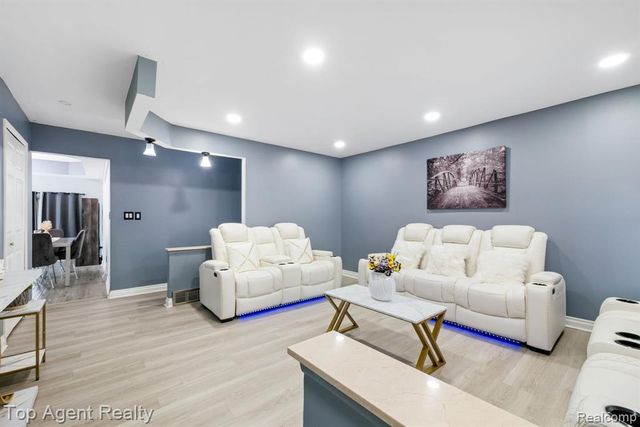33437 Somerset Drive, Sterling Heights, MI 48312