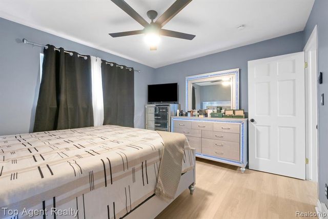 33437 Somerset Drive, Sterling Heights, MI 48312