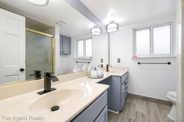 33437 Somerset Drive, Sterling Heights, MI 48312