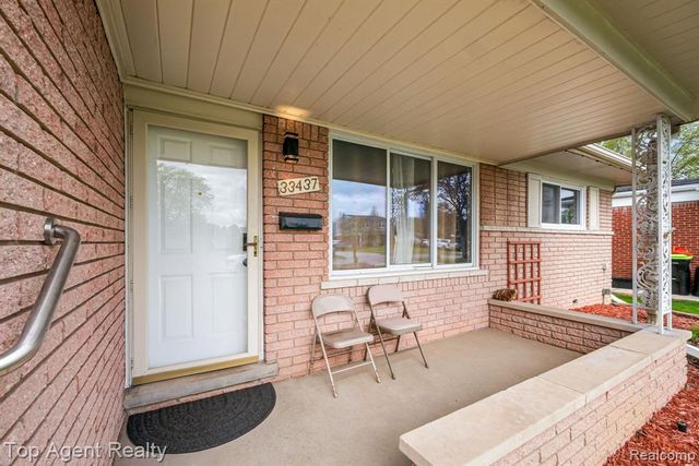 33437 Somerset Drive, Sterling Heights, MI 48312