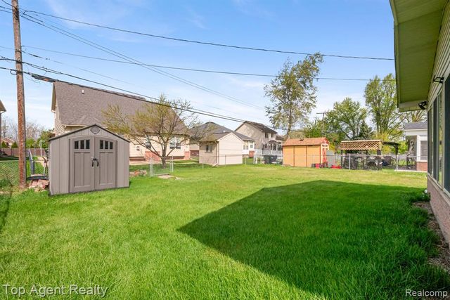 33437 Somerset Drive, Sterling Heights, MI 48312