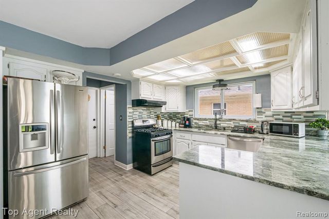 33437 Somerset Drive, Sterling Heights, MI 48312